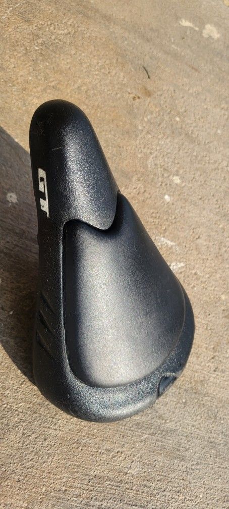 GT-15 Vintage BMX Saddle – Original GT Seat, Good Condition
