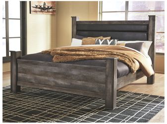 Stunning bed furniture! Other bedroom set pieces available