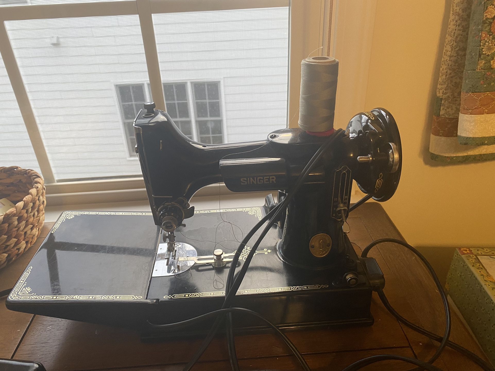 1942 Singer Featherweight Sewing Machine