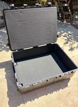 Pelican 1730 Watertight Rolling Hard Case w/ Foam – Heavy Duty