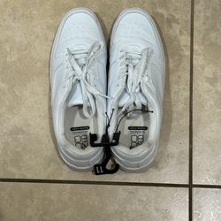 Men’s Size 11 NOBO White Sneakers • Like New