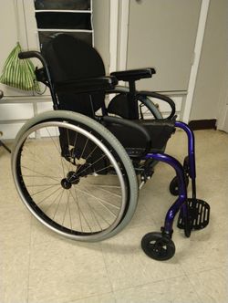 LIKE NEW QUICKIE Q7 LIGHT WEIGHT WHEELCHAIR NICE $400 OBO