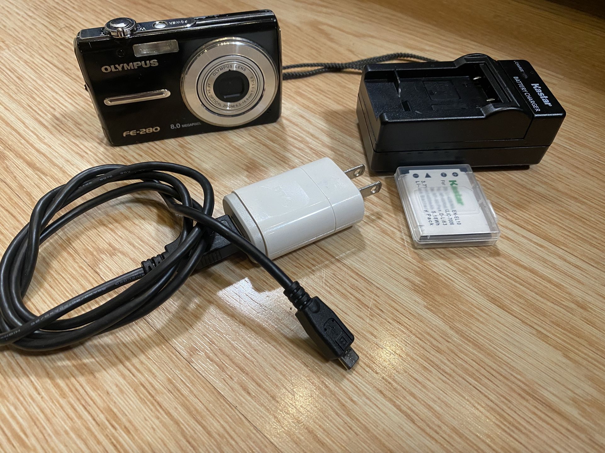 Olympus FE-280 Digital Camera w/Battery and Charger