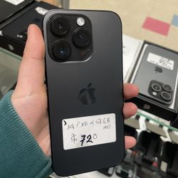 IPhone 14 Pro 256 Gb | Unlocked | Comes with Store warranty | Free charger and Cable 