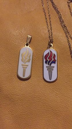 Young women necklace