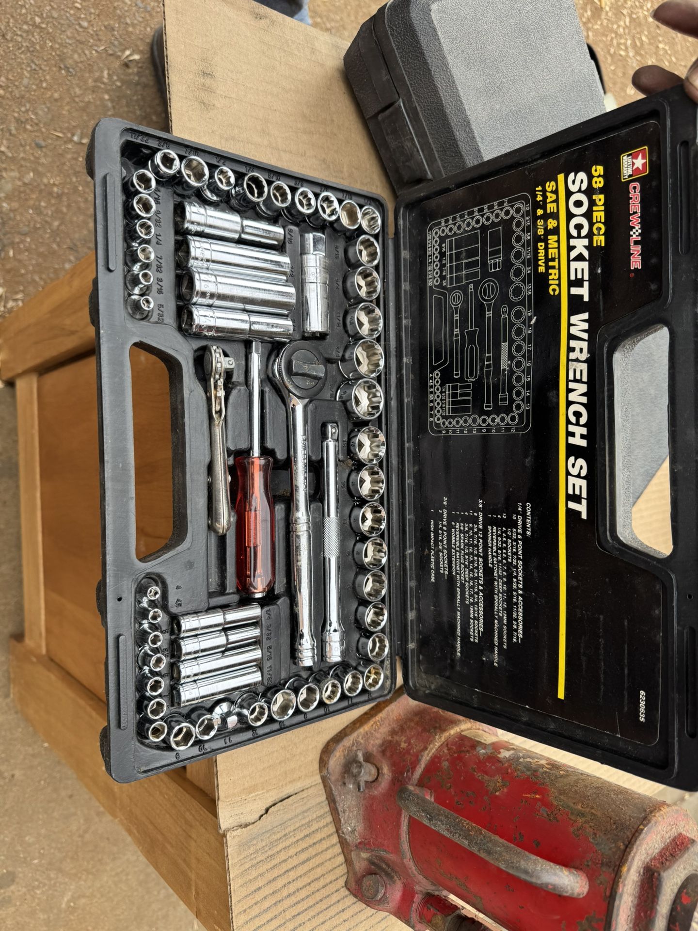 CREW LINE - 58 PIECE SOCKET WRENCH SET SAE & METRIC,