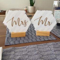 Mr and Mrs Signs 