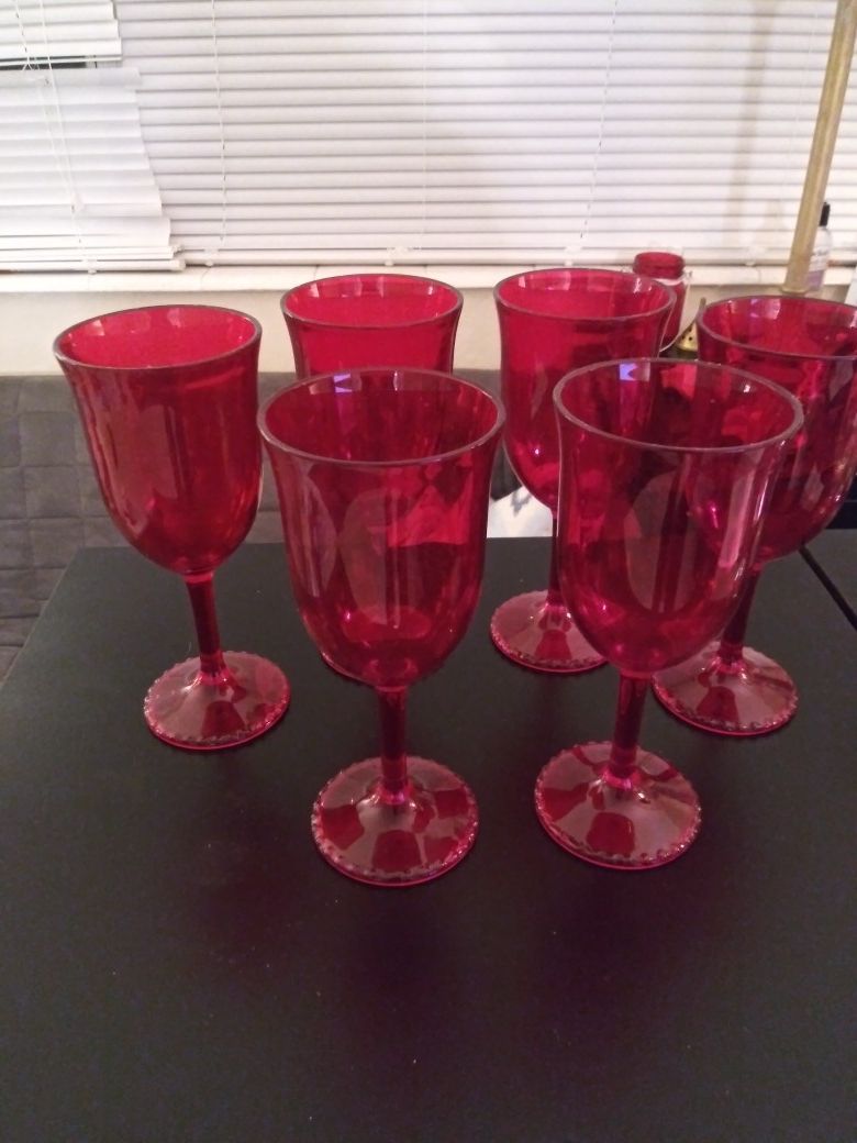 Plastic cups set