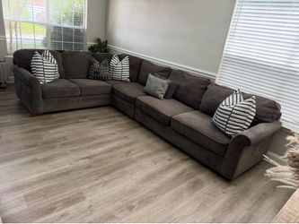 Beautiful Haverty’s sectional sofa