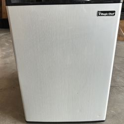 Magic Chef Mini Fridge 