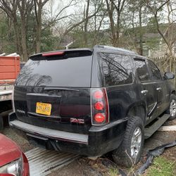 2008 GMC Yukon. Car Does Not Run. Needs Engine 