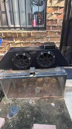 Dual Subwoofer Box with Kicker Amplifier