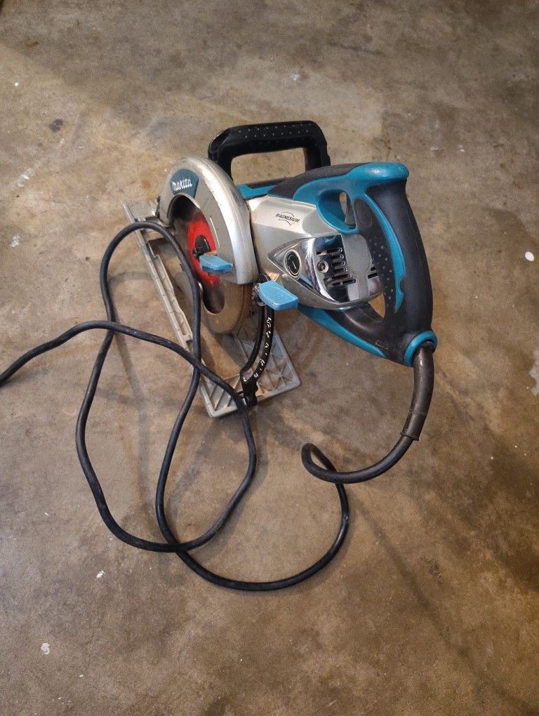 serrucho.Makita.jala.muy.bien