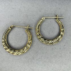 14K Solid Gold Ribbed Hoop Earrings Twist Design 16.7MM .8g
