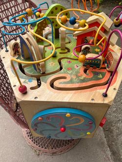 Toy wooden activity toy cube