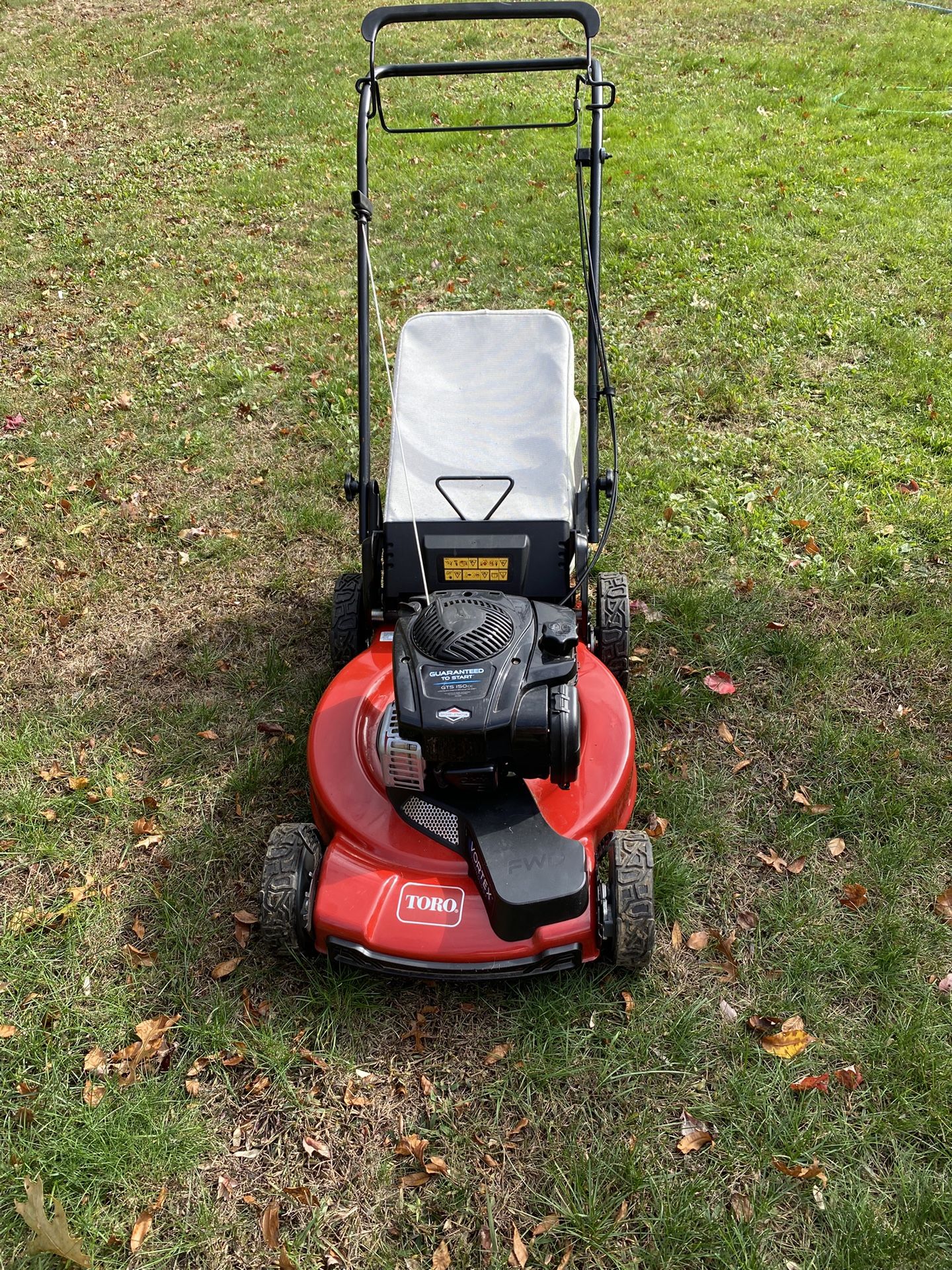 Toro Recycler 22-in Gas Self-propelled lawn mower with 150-cc Briggs and Stratton Engi...