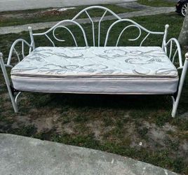 Daybed With Pillow Top Matress