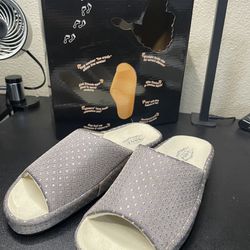 Ciccia Bella Slippers For Women. Size 9-10 