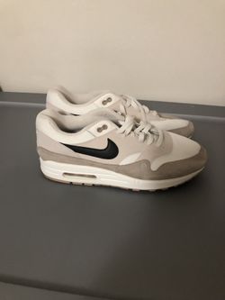 Brand New Men’s Air Max Tennis Shoes worn once