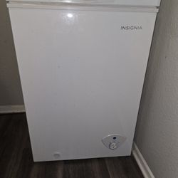 INSIGNIA  DEEP FREEZER  FOR SALE