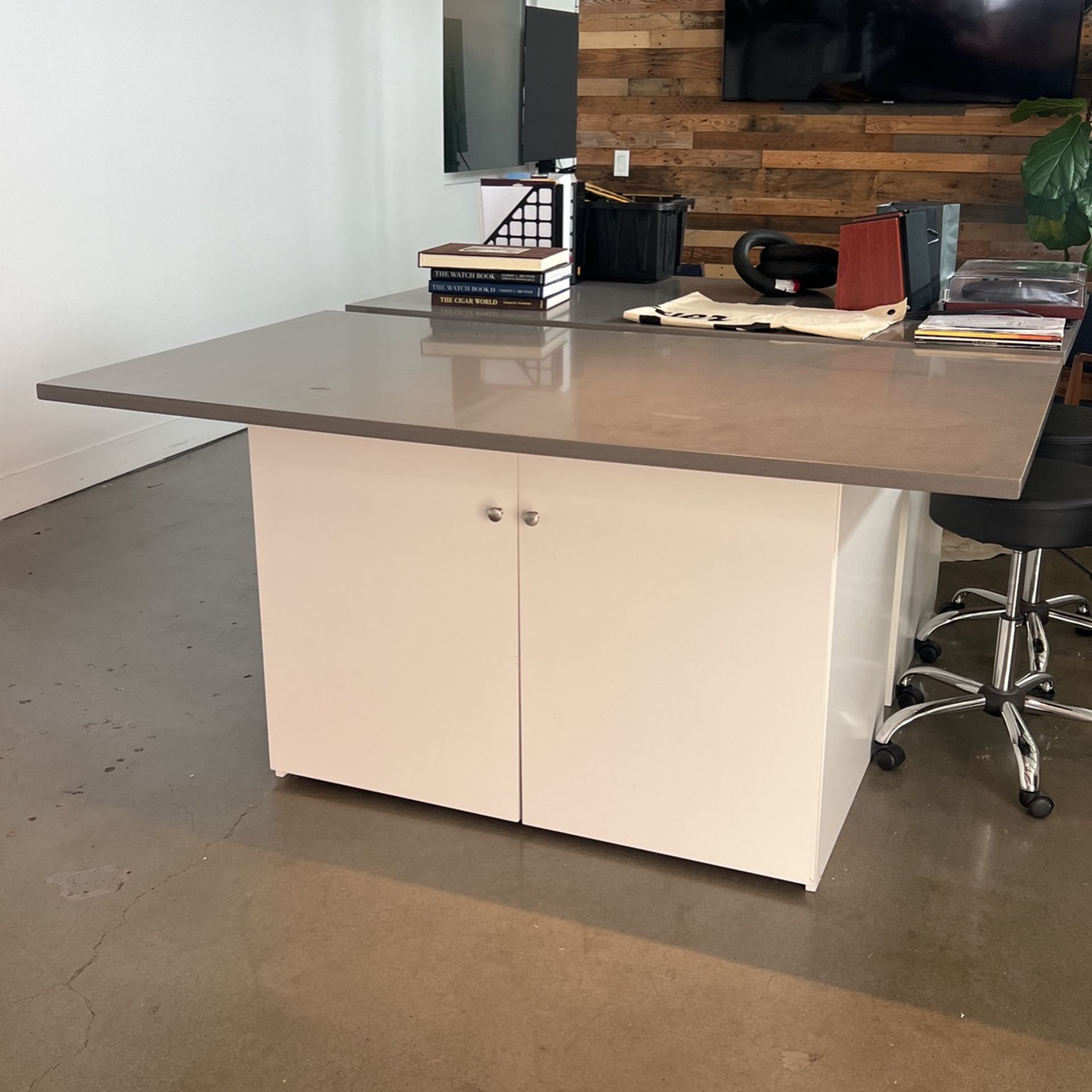 Island W/ Quartz Top / Layout Tall Tables for Sale in Costa Mesa, CA