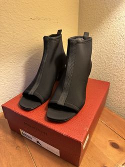 Donald / Pliner Women’s Size 9