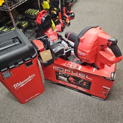 Milwaukee
M18 FUEL 18-Volt Lithium-Iron Cordless Plumbing Drain Snake Auger Kit with w/ CABLE DRIVE & 5/16 in. x 35 ft. Cable