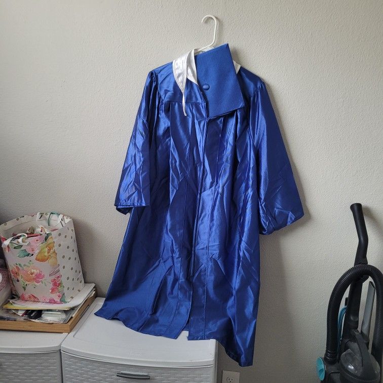 Graduation Cap & Gown Blue Size 5'3" - 5'4"