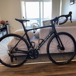 2022 Giant TCR Advanced Disc Carbon Road Bike - Shimano 105 - Size ML