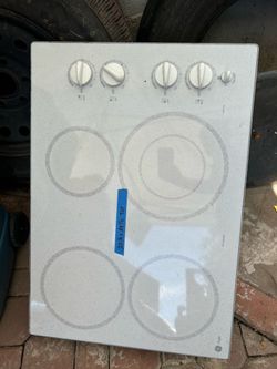 GE white electric cooktop