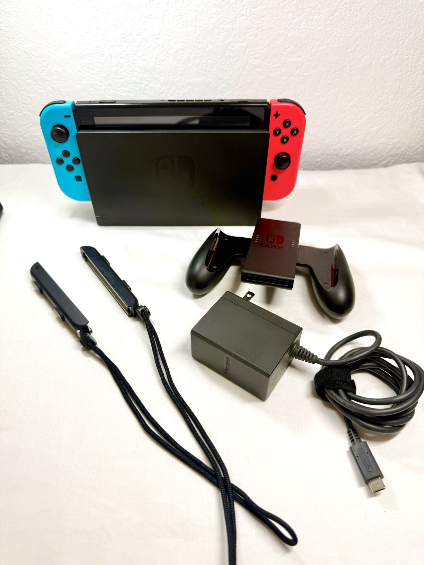 Nintendo Switch V1 (HAC-001) Includes All Original Accessories - ++ condition