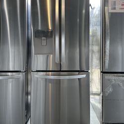 LG 30-in Wide Standard-Depth 21.8-cu. ft. French Door Refrigerator