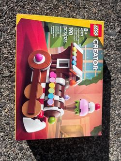 Lego gingerbread train NEW