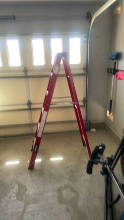 6’ Ladder (fiberglass)