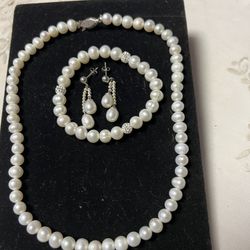Pearls Necklace,bracelet And Dangling Earring..