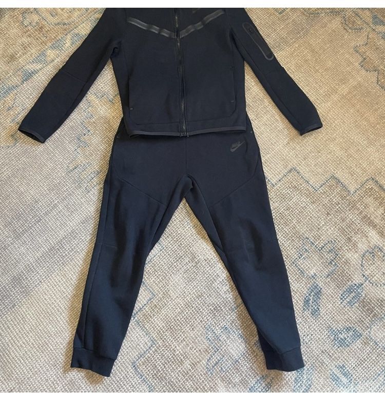 Boys Nike Tech Size L Jacket And Jogger