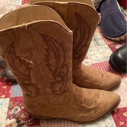 Boots Size8