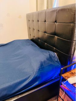 Queen bed frame ( Obo)