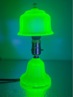 Uranium glass boudoir lamp