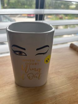 Ceramic mug for make up brushes