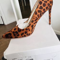 Size 9 leopard heels / Never worn / Brand New