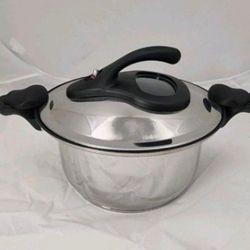 Cooks Essentials 10 inch / 5.5 Quart Pressure Cooker w/ Lid & Strainer  New 