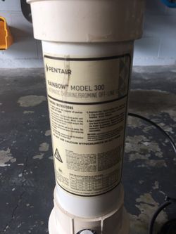 Pentair Rainbow 300 Automatic Chlorine/Bromine Off-Line Pool and Spa Feeder