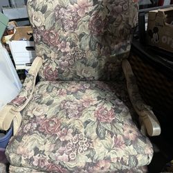 Fairfield floral patterned cream wood arm living room chair with large ottoman pu Willow Grove Pa