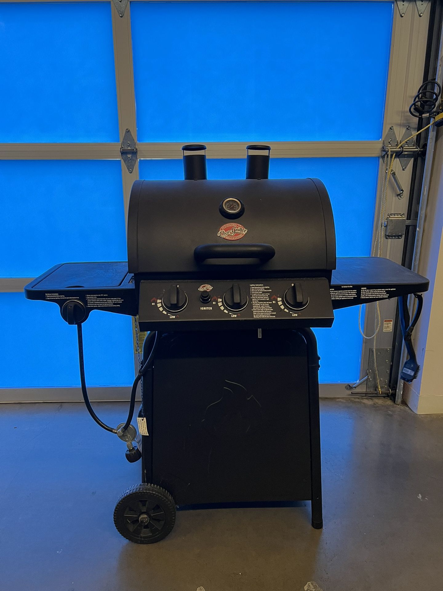 Char-Griller Gas Grill With Burner / Gas tank included