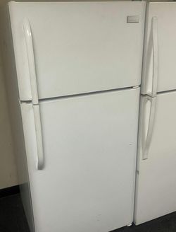 Frigidaire Top Freezer Refrigerator White