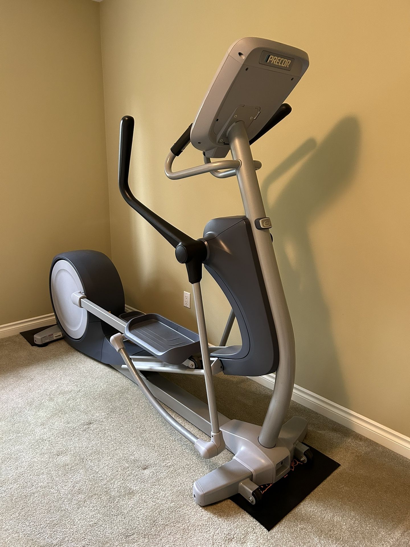 Precor EFX 700 Elliptical Machine with warranty