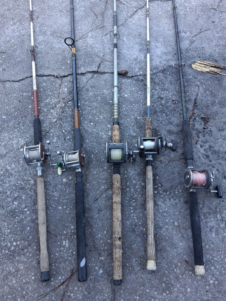 5 OFFSHORE FISHING POLES WITH PENN REELS