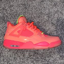 WMNS JORDAN RETRO 4 NGR for Sale in Columbia, PA - OfferUp