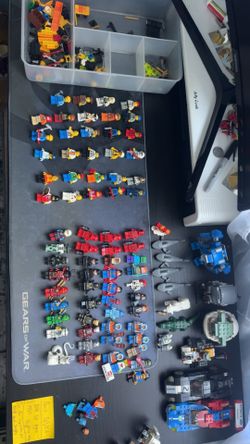 Bulk lot of Lego minifigures & more